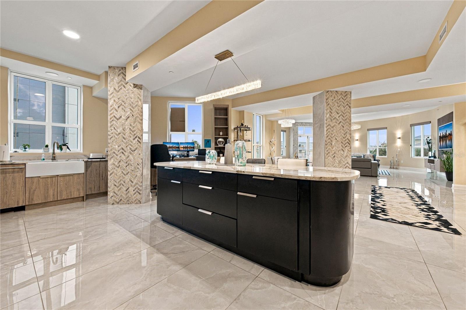 450 KNIGHTS RUN AVENUE, #405, Tampa, FL 33602