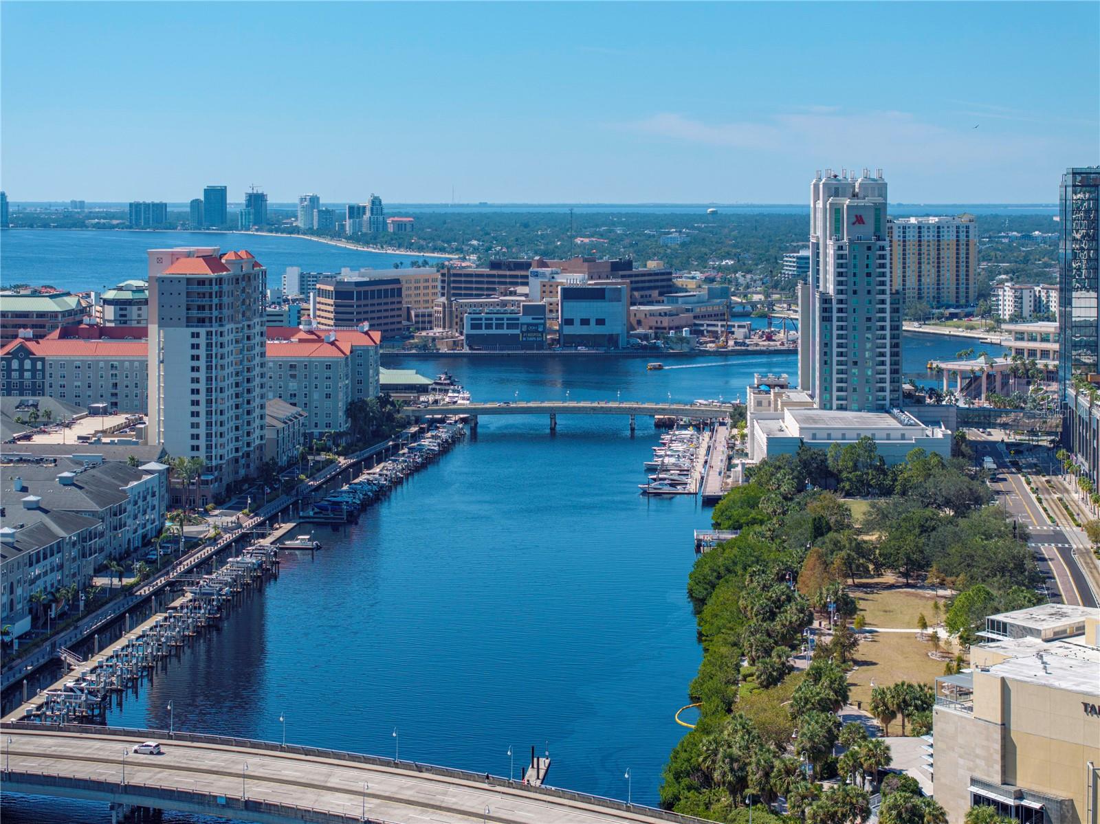 450 KNIGHTS RUN AVENUE, #405, Tampa, FL 33602