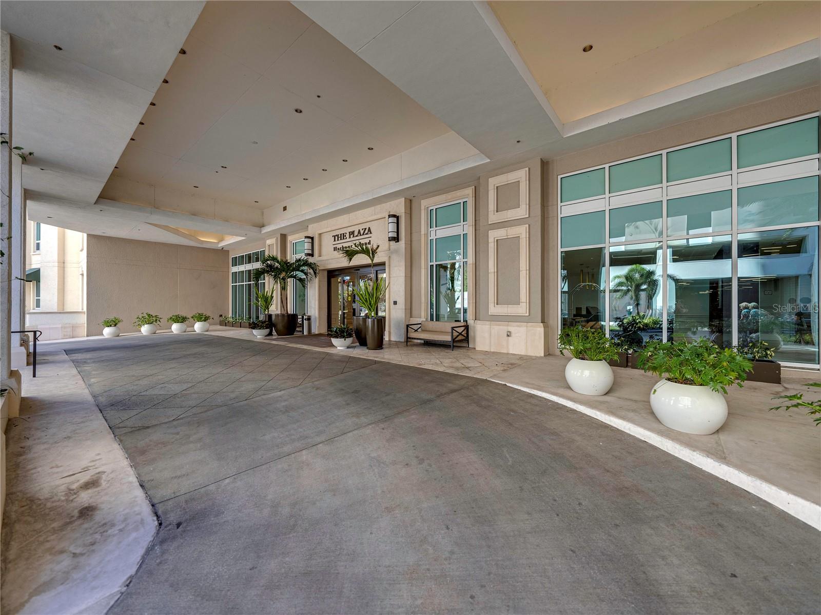 450 KNIGHTS RUN AVENUE, #405, Tampa, FL 33602