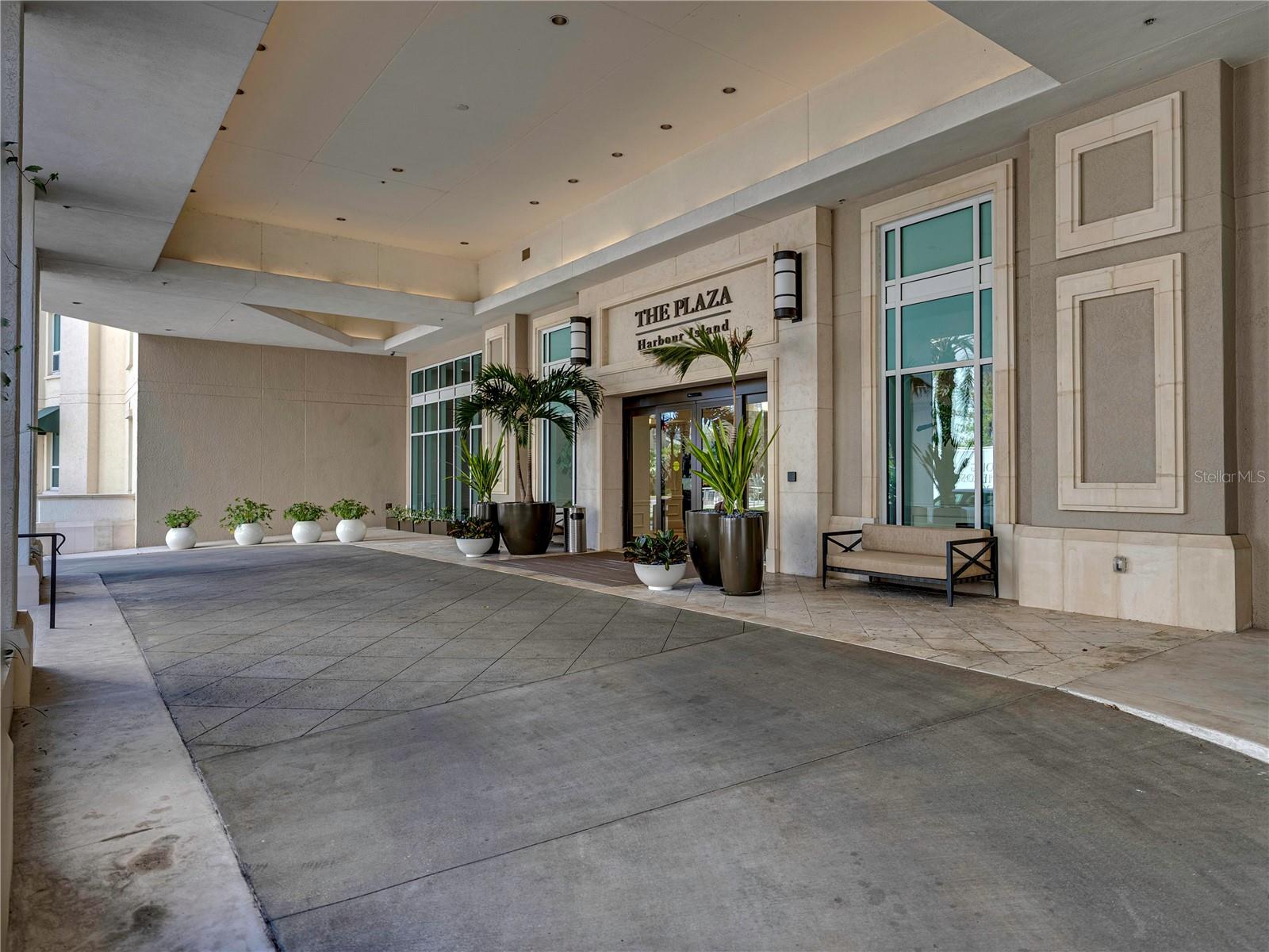 450 KNIGHTS RUN AVENUE, #405, Tampa, FL 33602