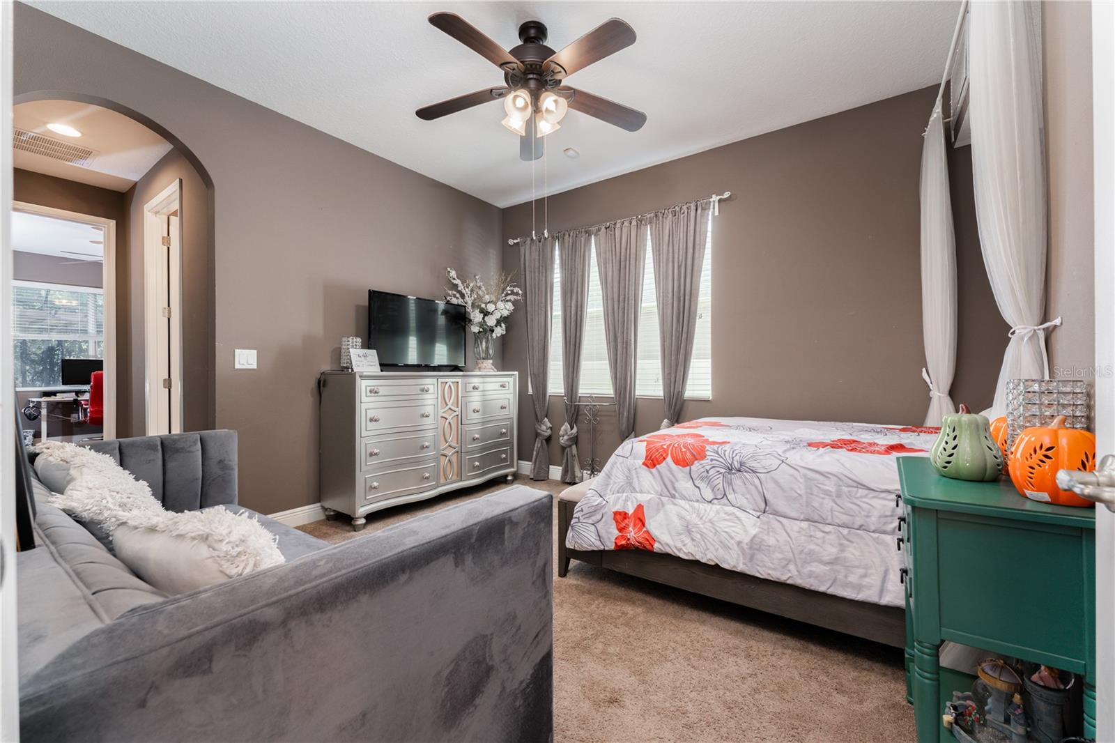 215 PARSONS WOODS DRIVE, Seffner, FL 33584