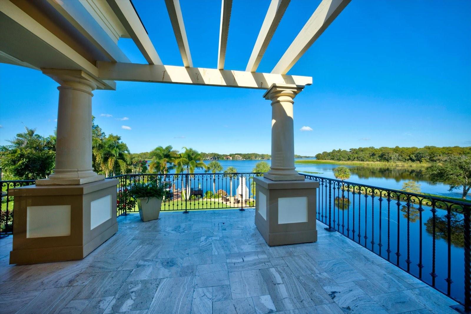 Endless Water Views!