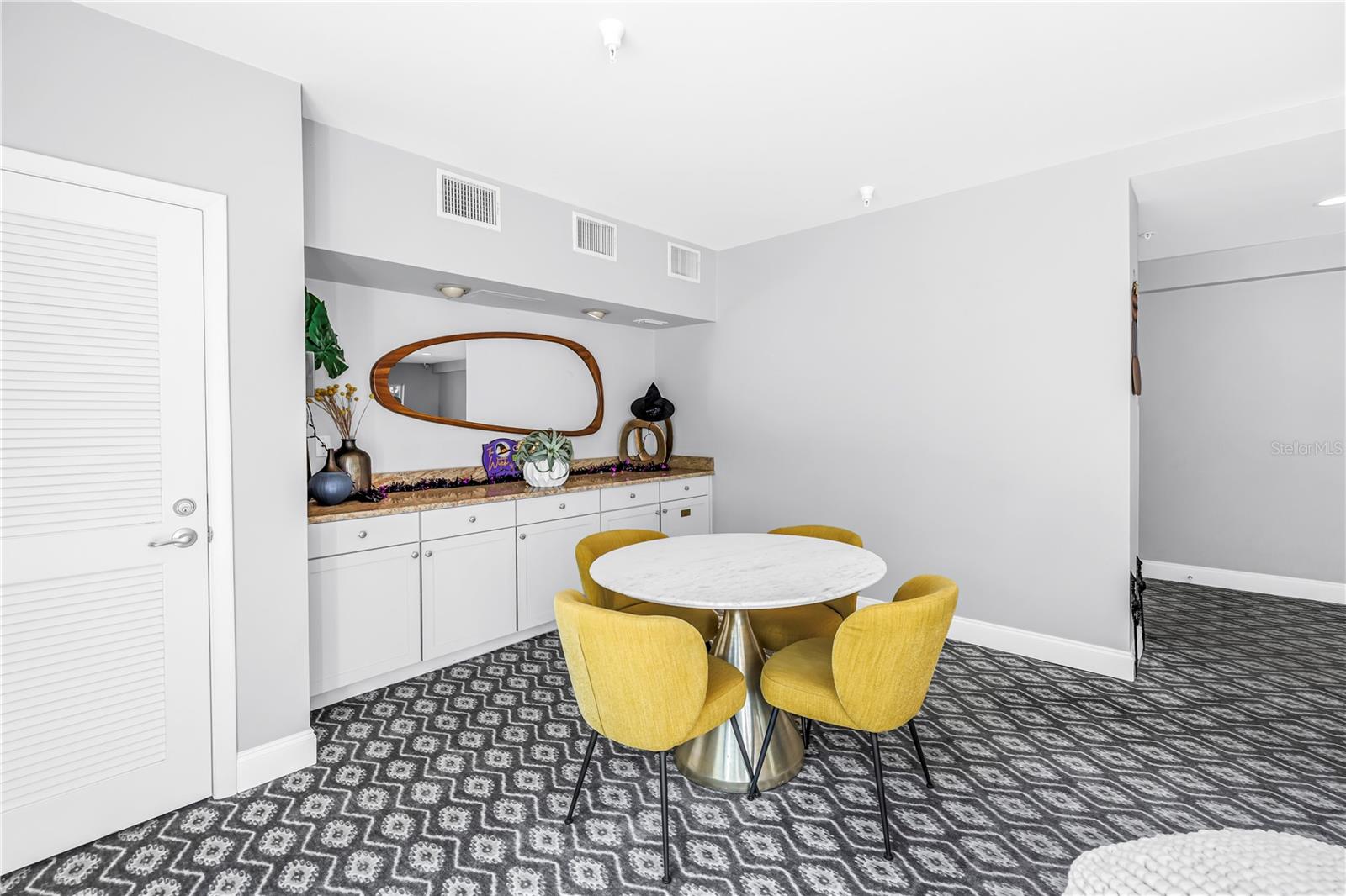 210 5TH AVENUE S, #303, St Petersburg, FL 33701