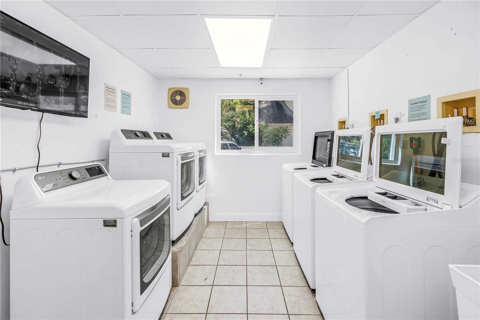 Community Laundry.  NO COINS, NO CARDS. IT'S ALL FREE AND MAINTAINED WELL BY THE ASSOCIATION.