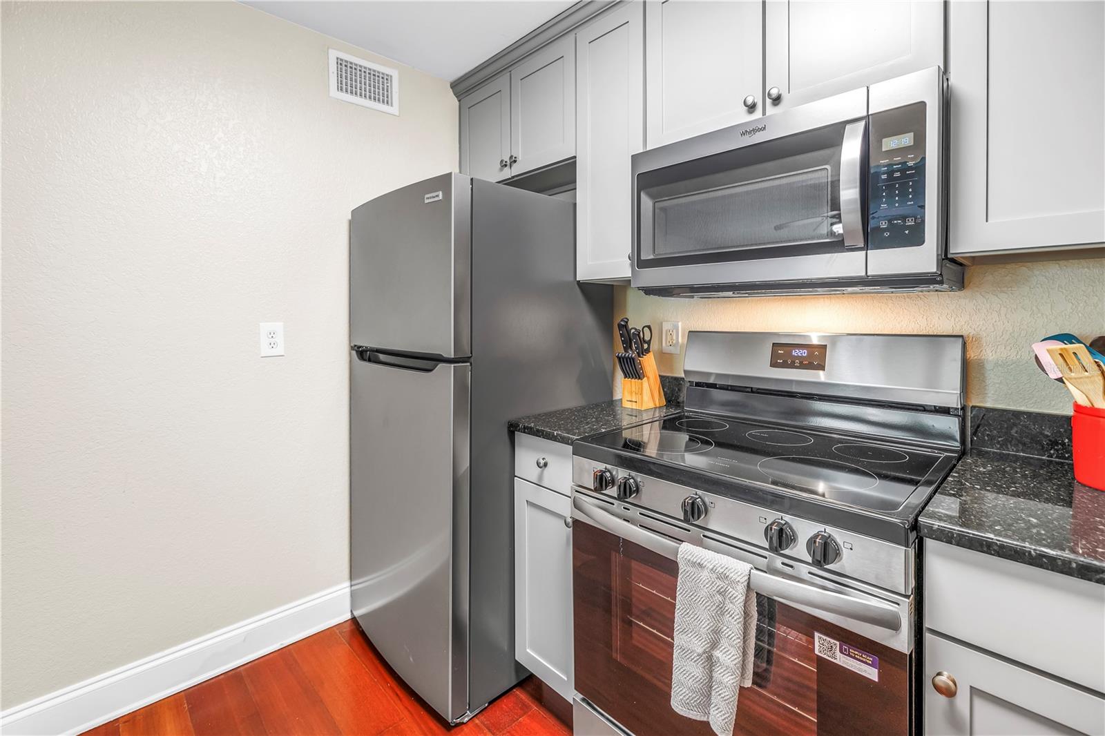 210 5TH AVENUE S, #303, St Petersburg, FL 33701