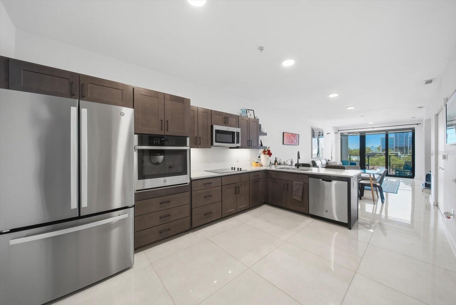 132 MIRROR LAKE, #403, St Petersburg, FL 33701 132 MIRROR LAKE, #403, St Petersburg, FL 33701