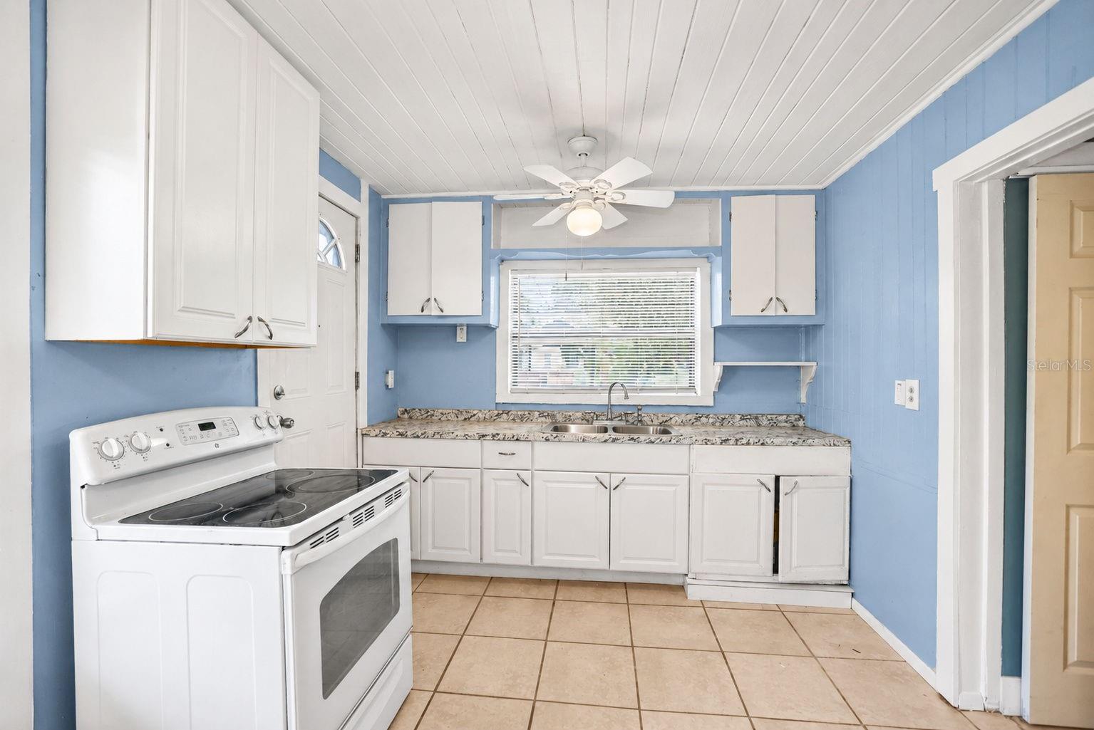 374 3RD STREET NW, #B, Largo, FL 33770