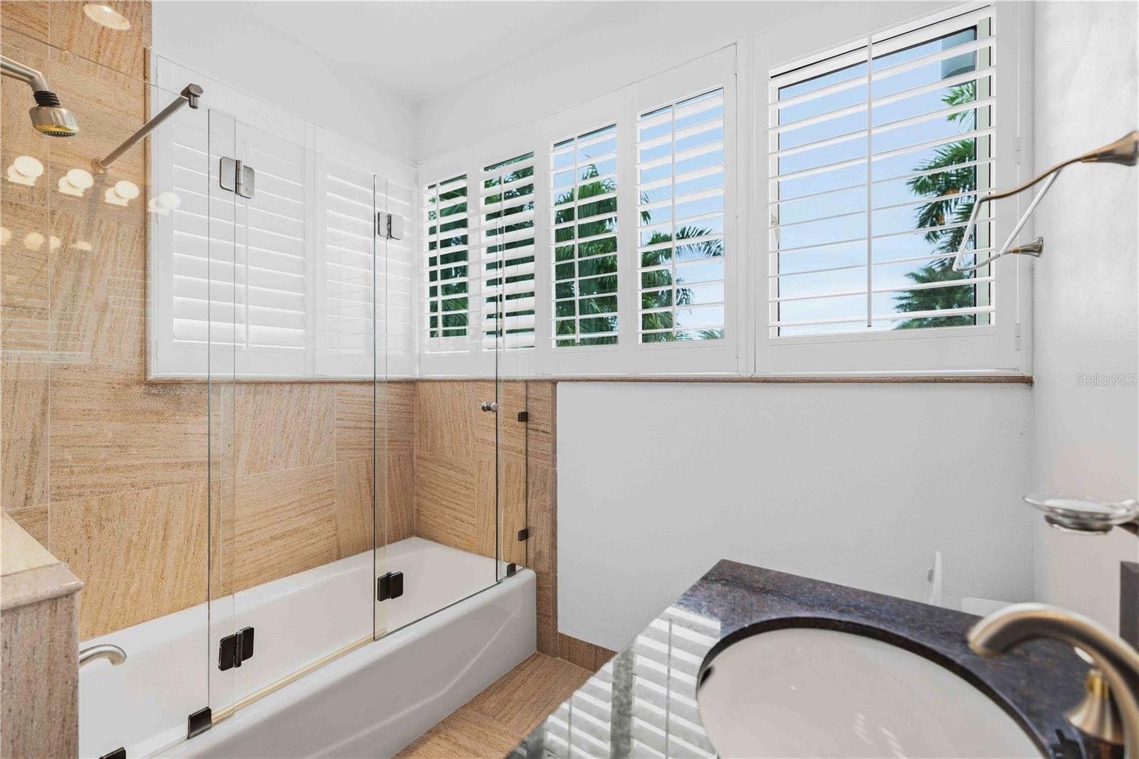 Bedroom 3's en suite bath