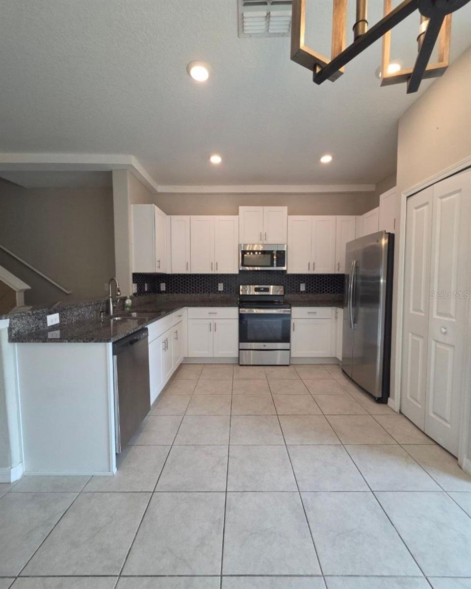 9659 PEMBROOKE PINES DRIVE, Sun City Center, FL 33573