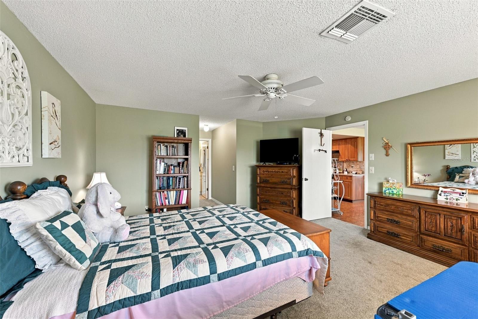 1611 WOODMAR DRIVE, Sun City Center, FL 33573