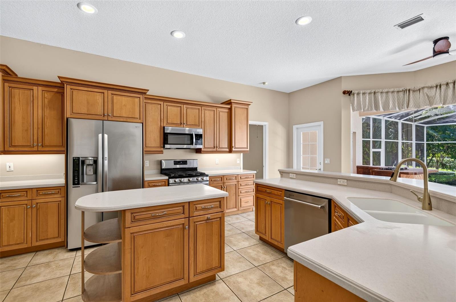 725 CITRUS WOOD LANE, Valrico, FL 33594