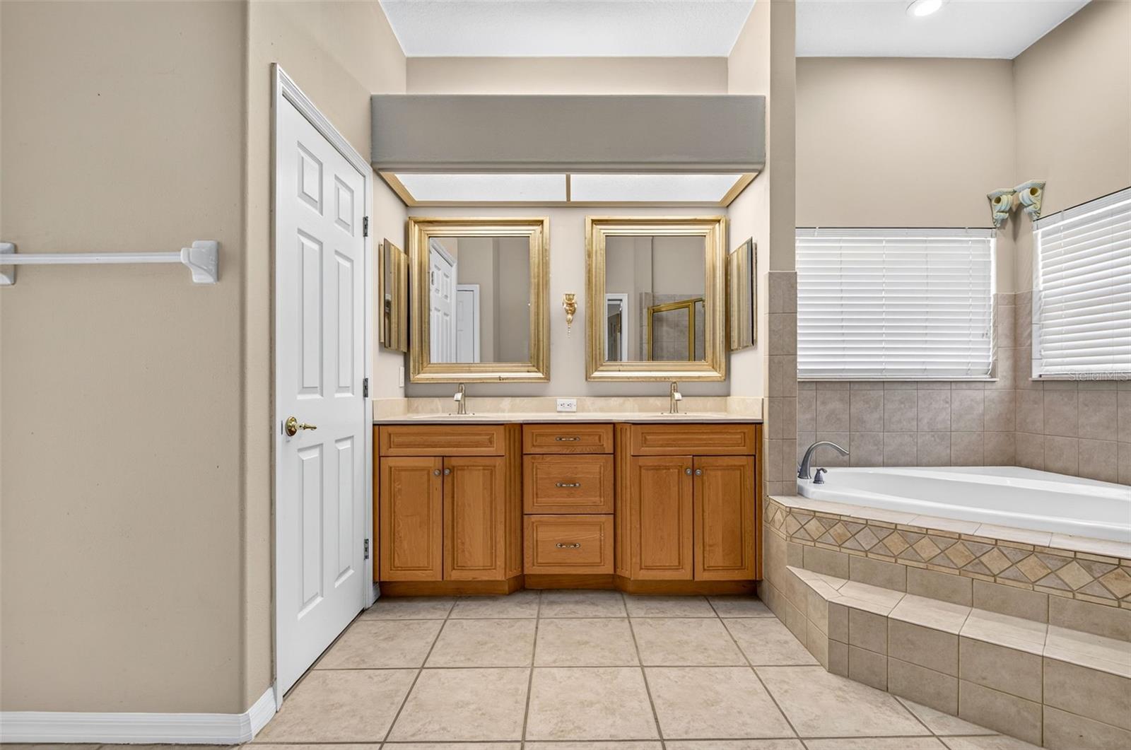 725 CITRUS WOOD LANE, Valrico, FL 33594