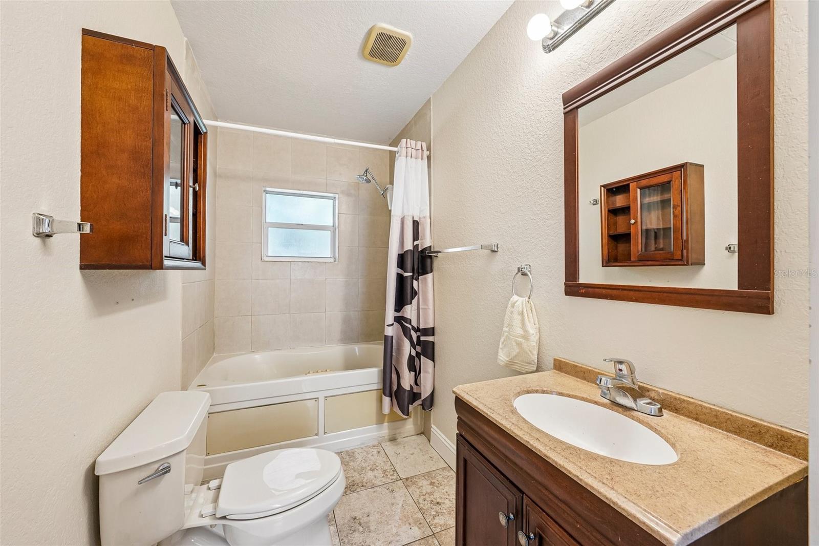1646 28TH AVENUE N, St Petersburg, FL 33713