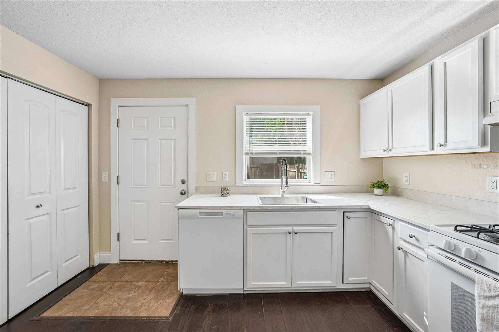 1646 28TH AVENUE N, St Petersburg, FL 33713