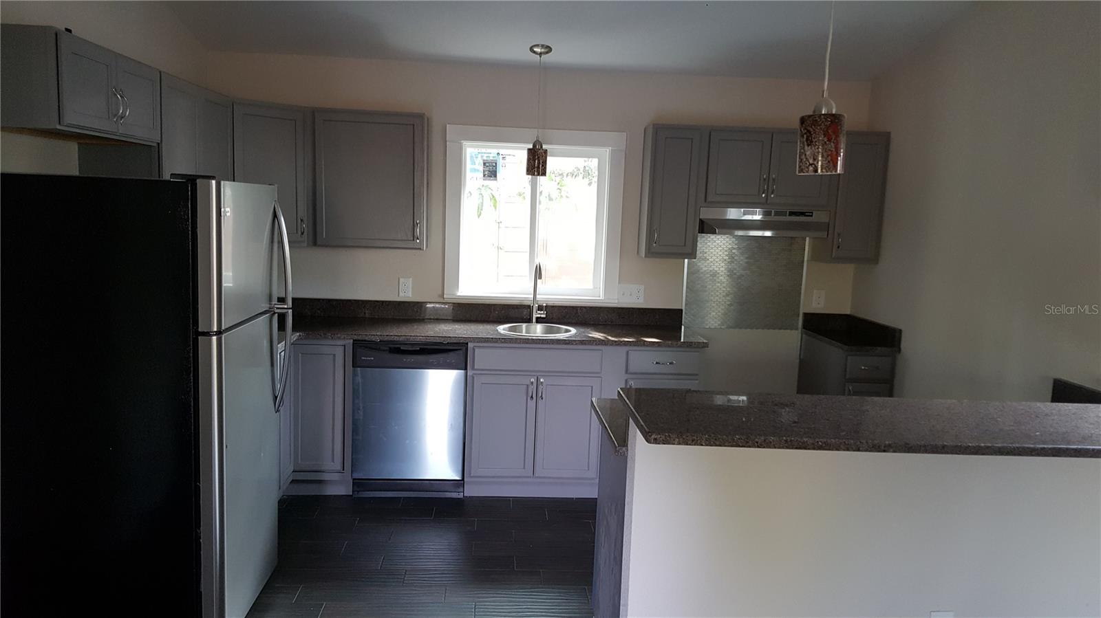 1646 28TH AVENUE N, St Petersburg, FL 33713