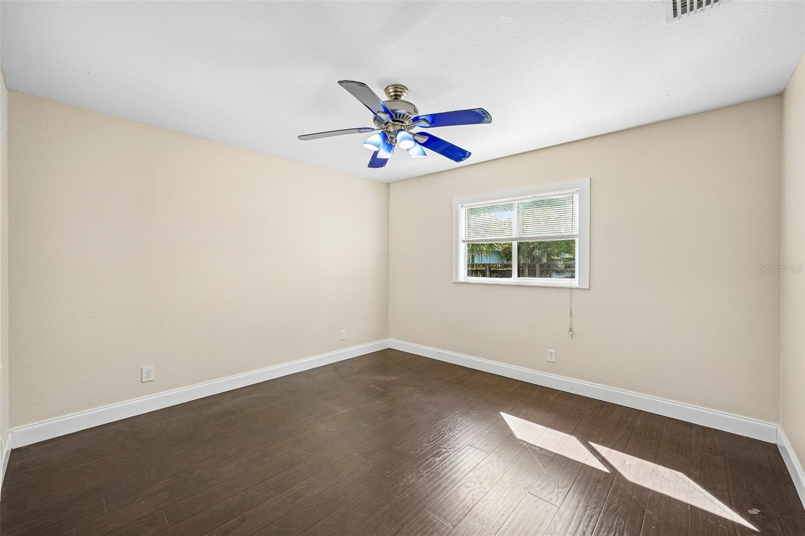 1646 28TH AVENUE N, St Petersburg, FL 33713