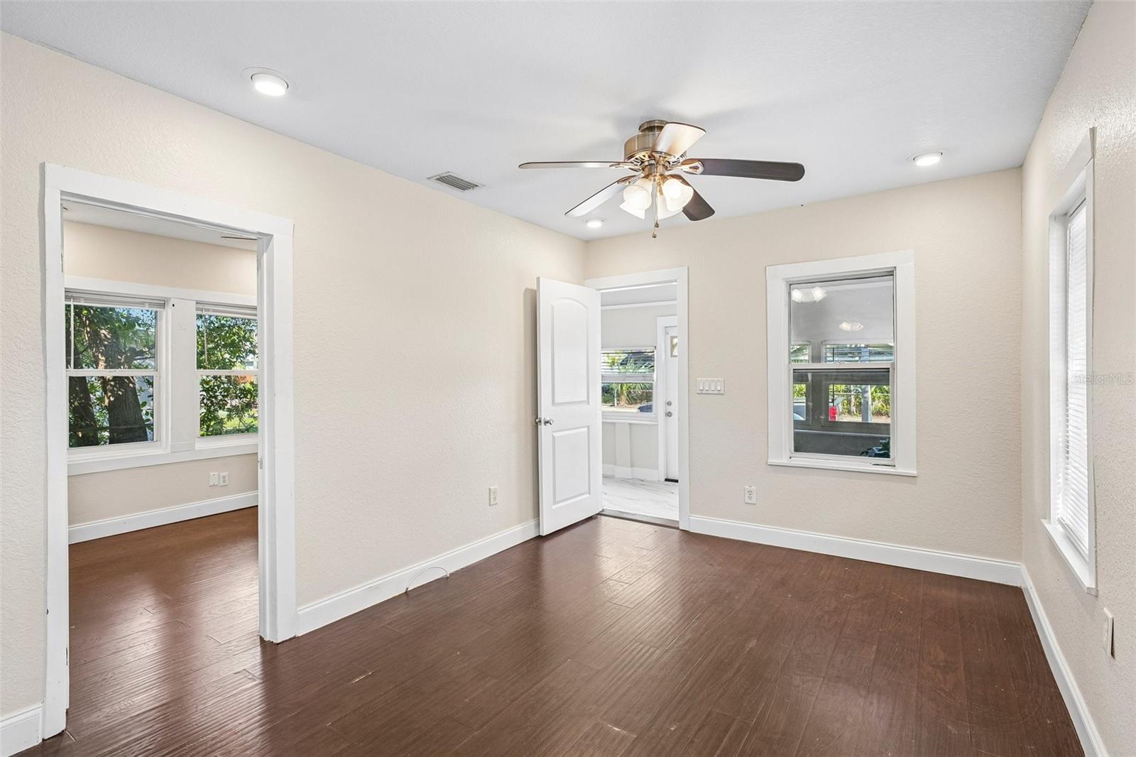 1646 28TH AVENUE N, St Petersburg, FL 33713