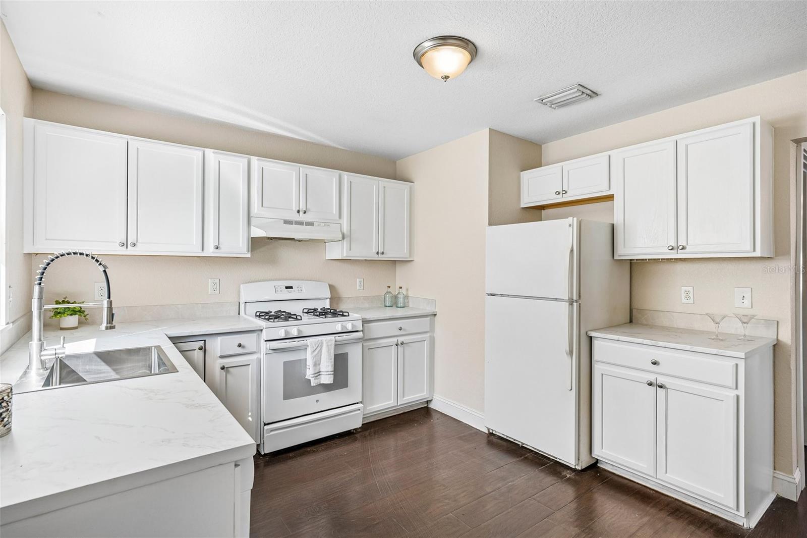 1646 28TH AVENUE N, St Petersburg, FL 33713