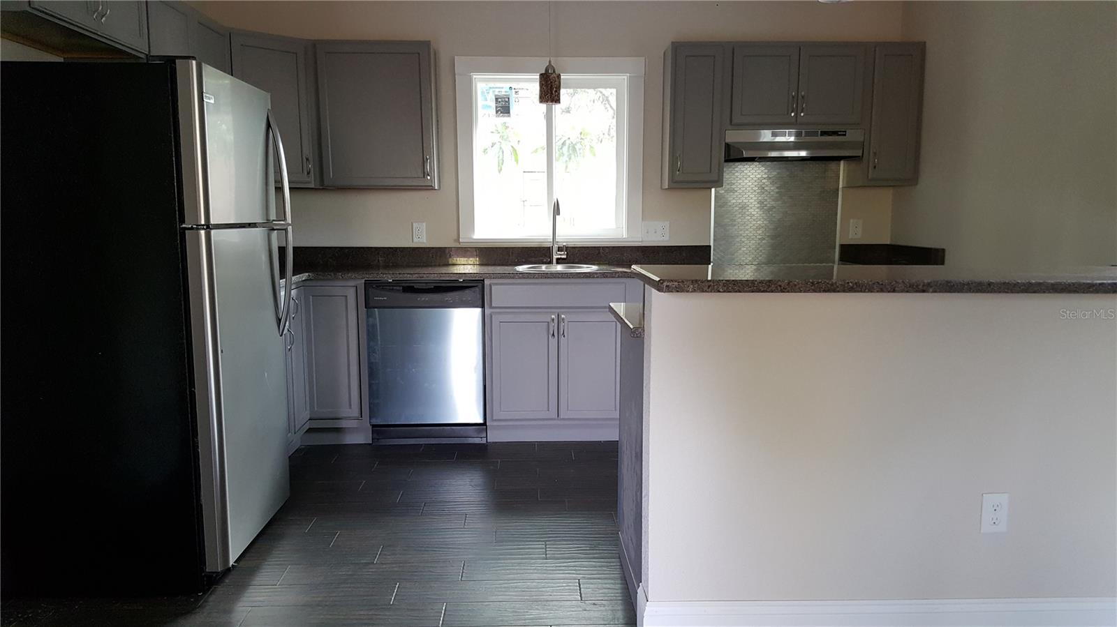 1646 28TH AVENUE N, St Petersburg, FL 33713