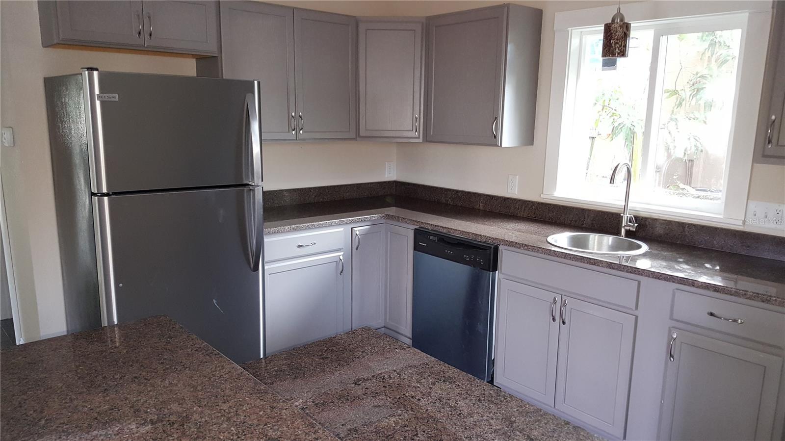 1646 28TH AVENUE N, St Petersburg, FL 33713