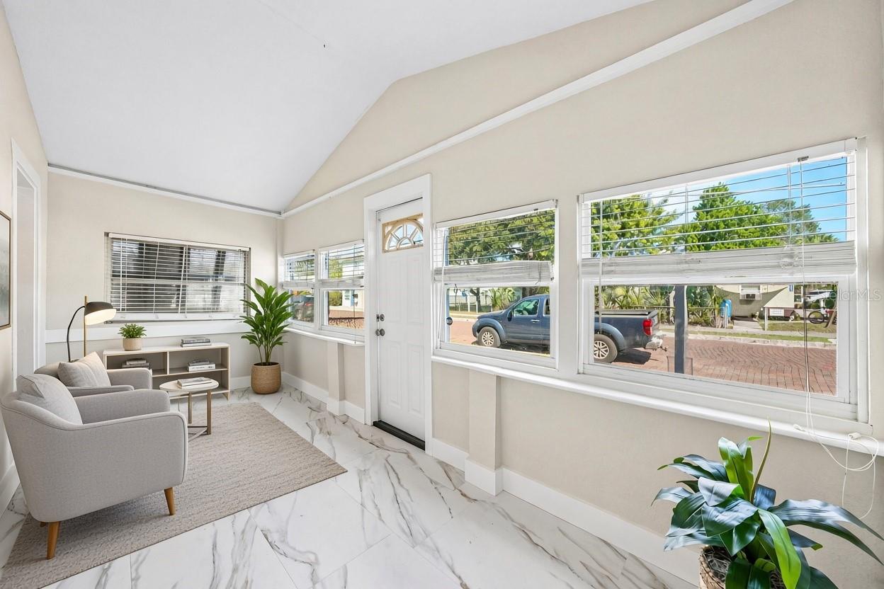 1646 28TH AVENUE N, St Petersburg, FL 33713