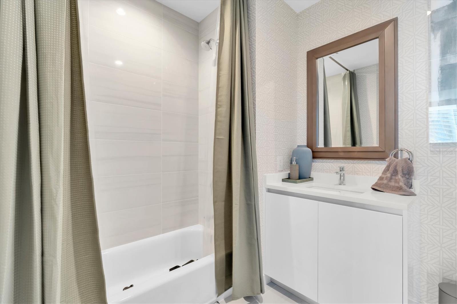 400 CENTRAL AVENUE, #2005, St Petersburg, FL 33701