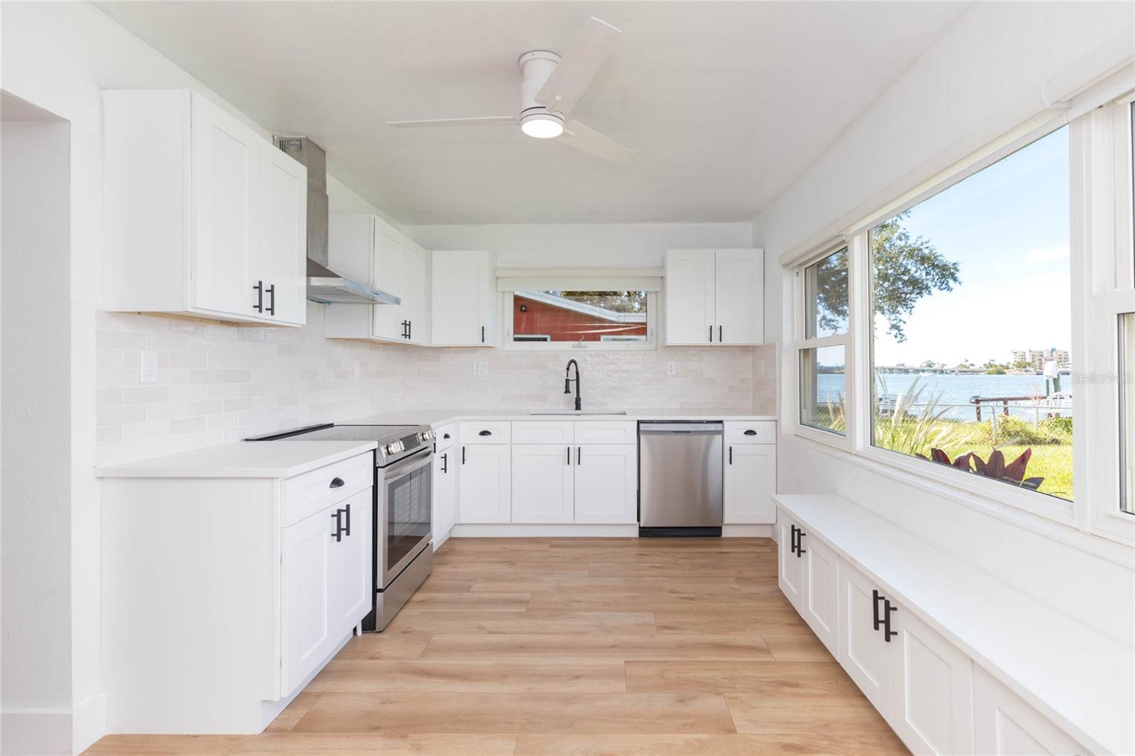 7160 S S, SHORE DR DRIVE, South Pasadena, FL 33707