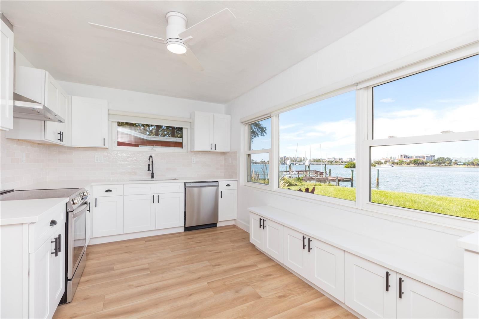 7160 S S, SHORE DR DRIVE, South Pasadena, FL 33707