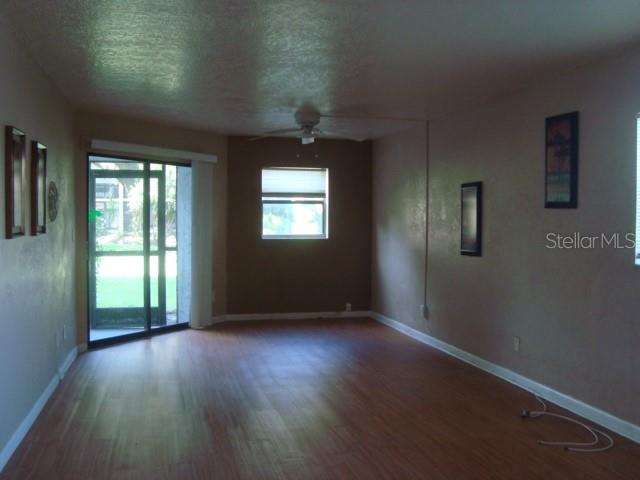 NICE SIZE LIVING SPACE NICE SIZE LIVING SPACE
