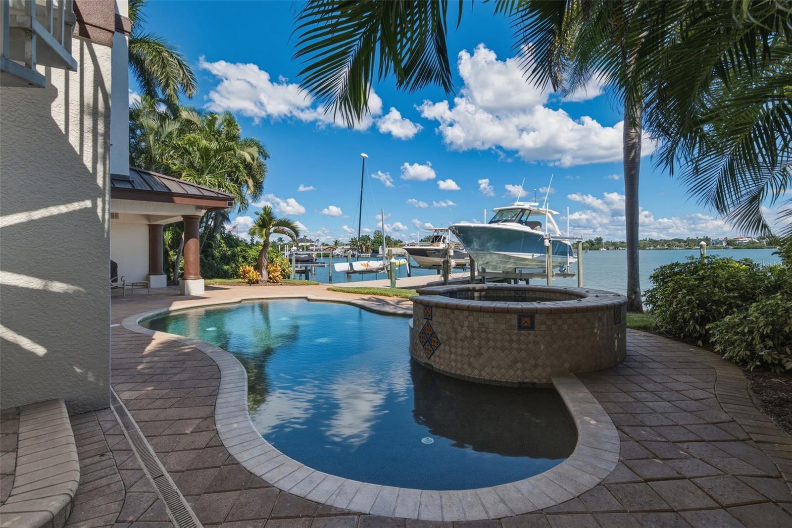 7851 9TH AVENUE S, St Petersburg, FL 33707