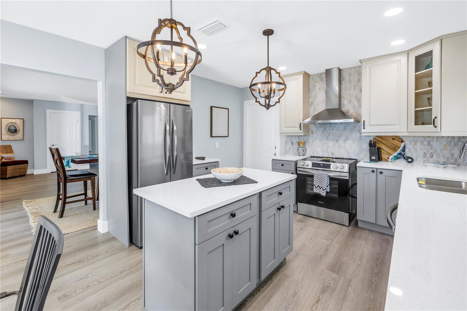 10128 YACHT CLUB DRIVE, Treasure Island, FL 33706