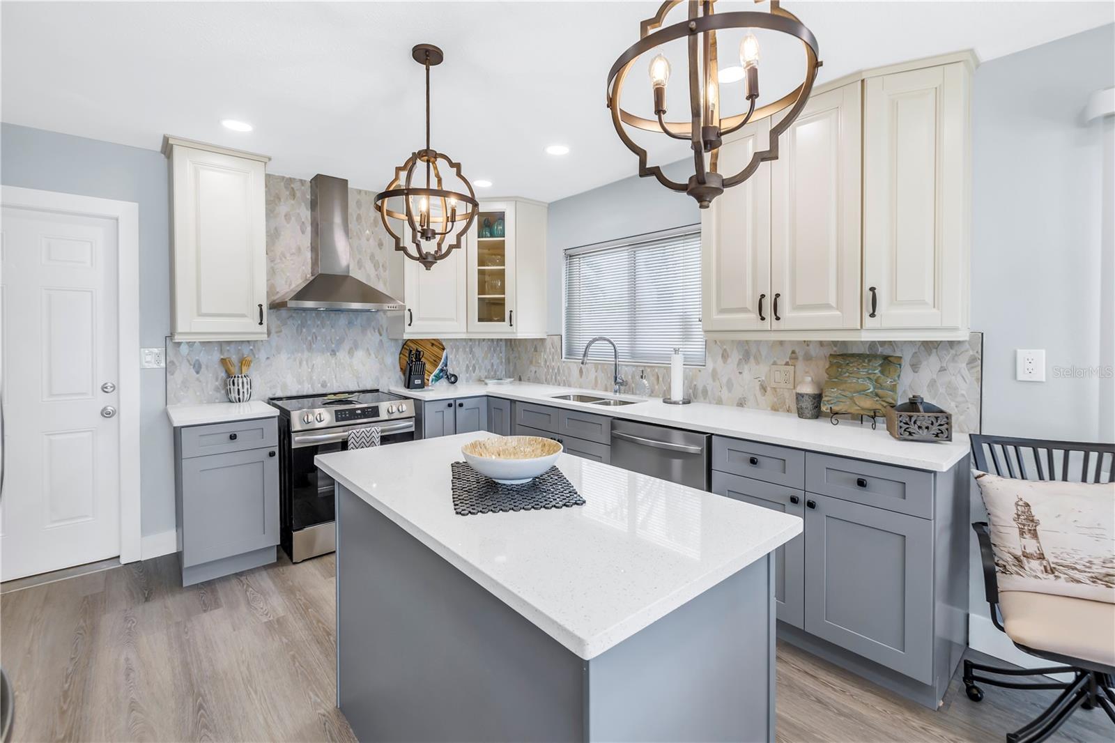10128 YACHT CLUB DRIVE, Treasure Island, FL 33706