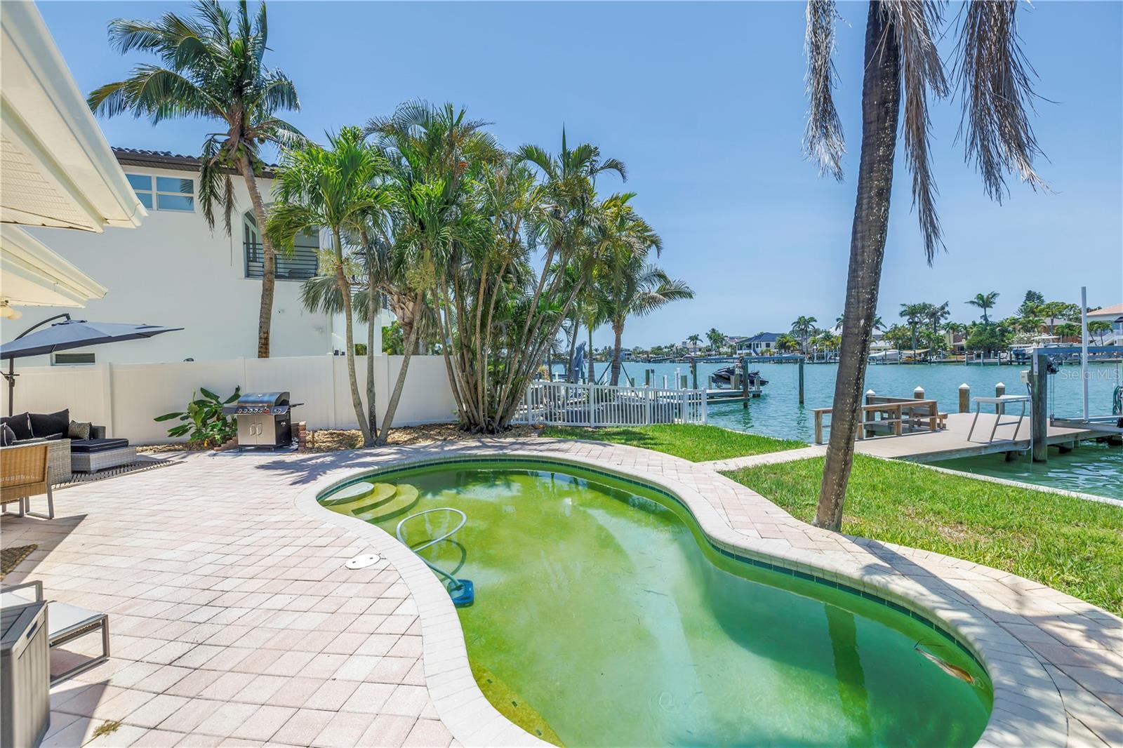 10128 YACHT CLUB DRIVE, Treasure Island, FL 33706