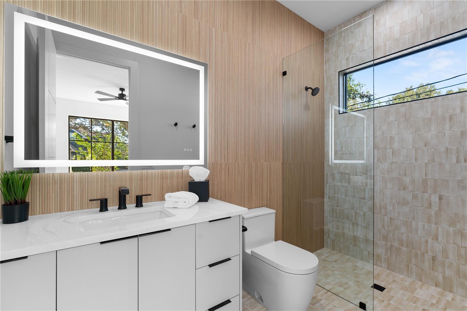 1009 W CORAL STREET, Tampa, FL 33602 1009 W CORAL STREET, Tampa, FL 33602