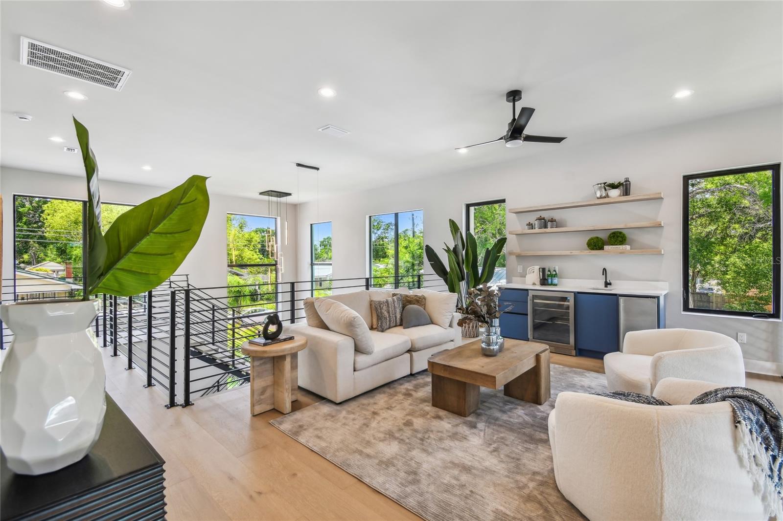 1009 W CORAL STREET, Tampa, FL 33602 1009 W CORAL STREET, Tampa, FL 33602