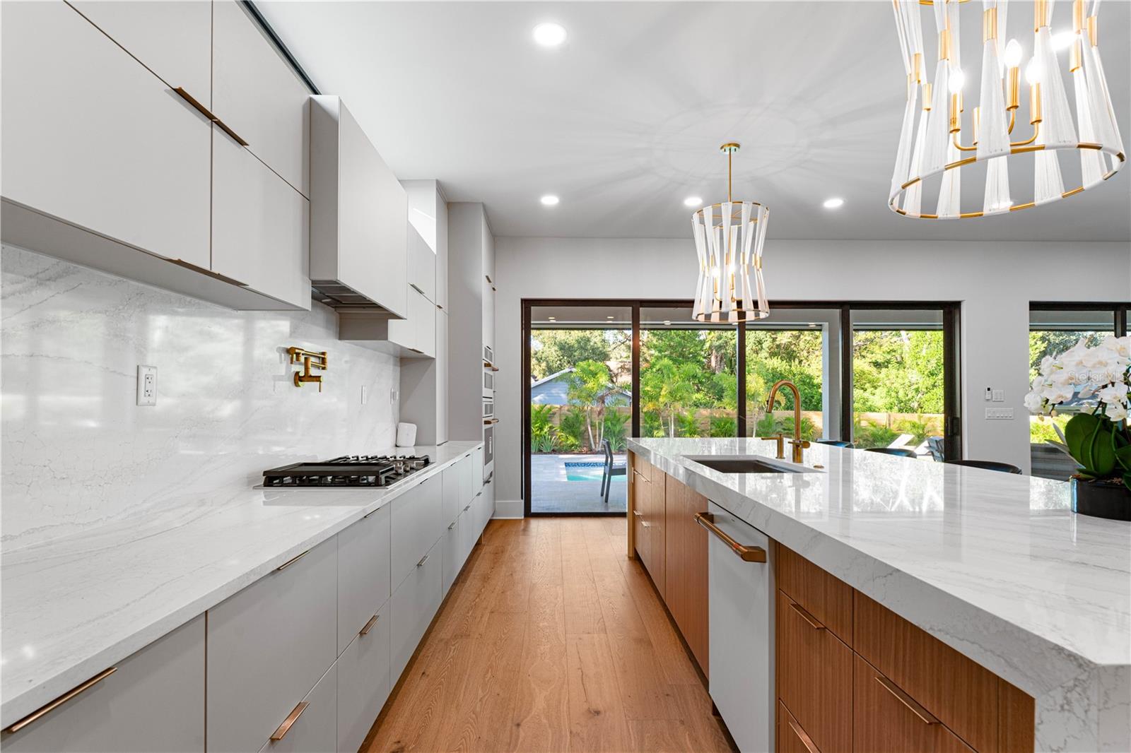 1009 W CORAL STREET, Tampa, FL 33602 1009 W CORAL STREET, Tampa, FL 33602