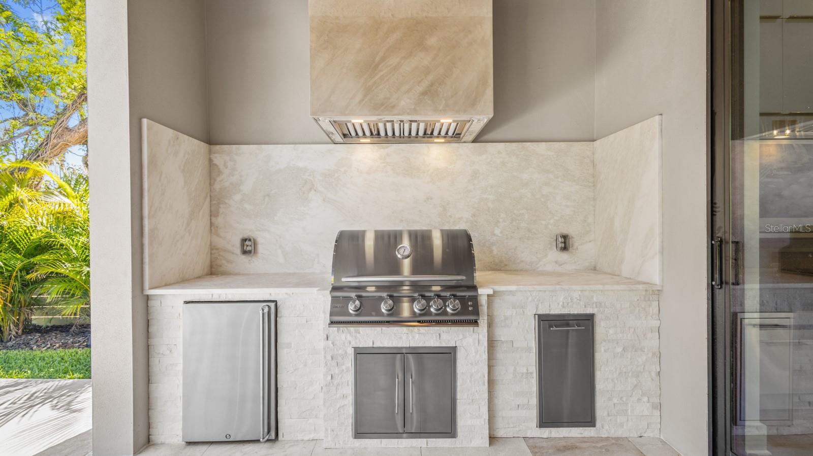 1009 W CORAL STREET, Tampa, FL 33602 1009 W CORAL STREET, Tampa, FL 33602