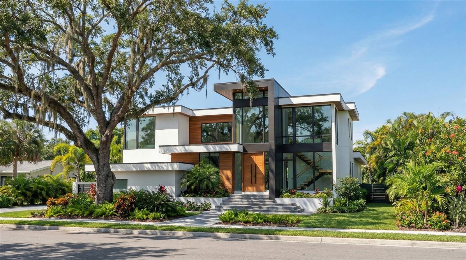 5002 W POE AVENUE, Tampa, FL 33629