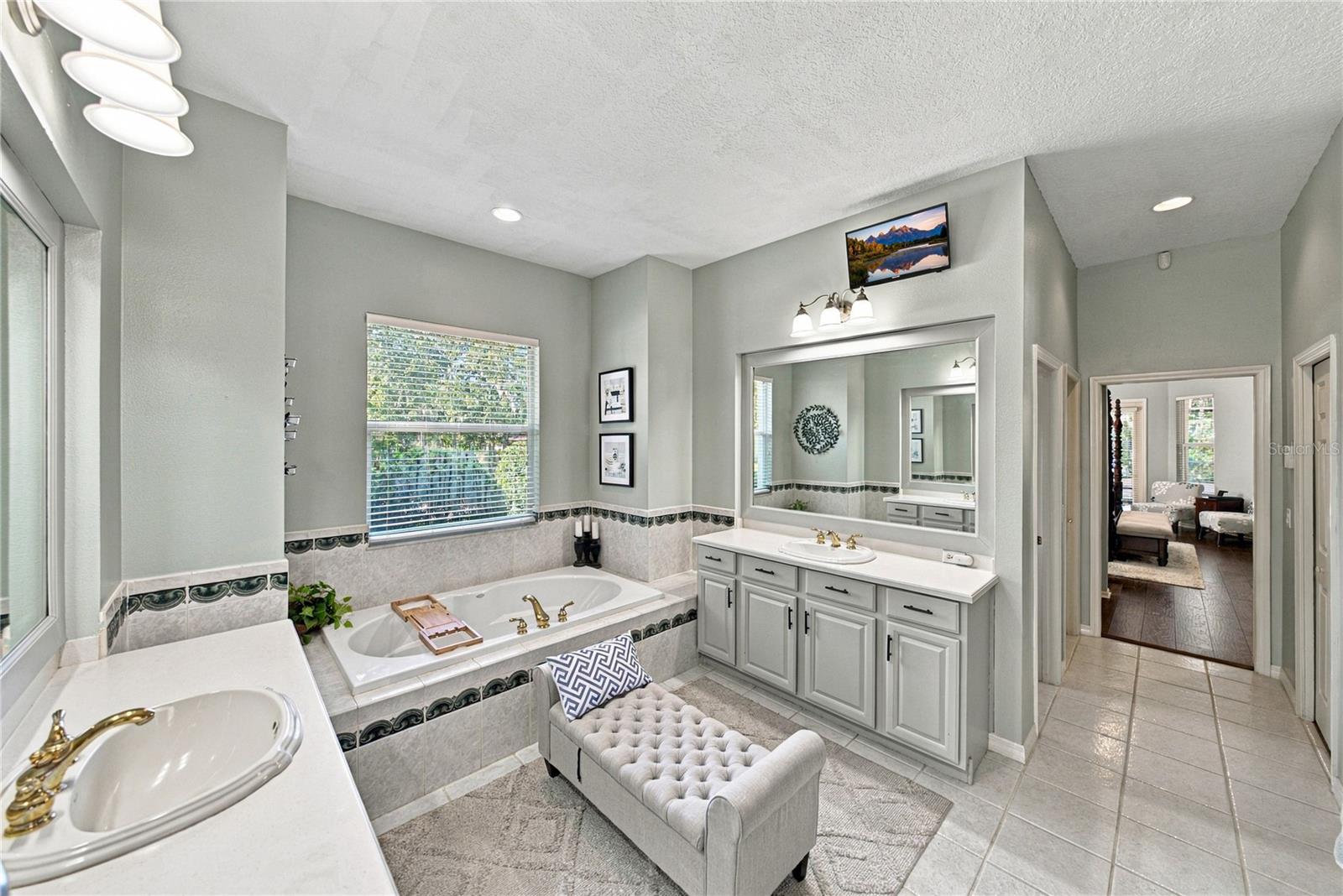 6010 KESTREL POINT AVENUE, Lithia, FL 33547