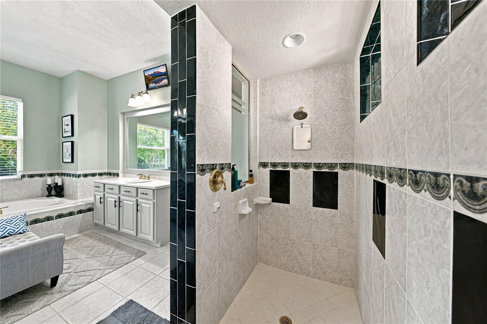 6010 KESTREL POINT AVENUE, Lithia, FL 33547