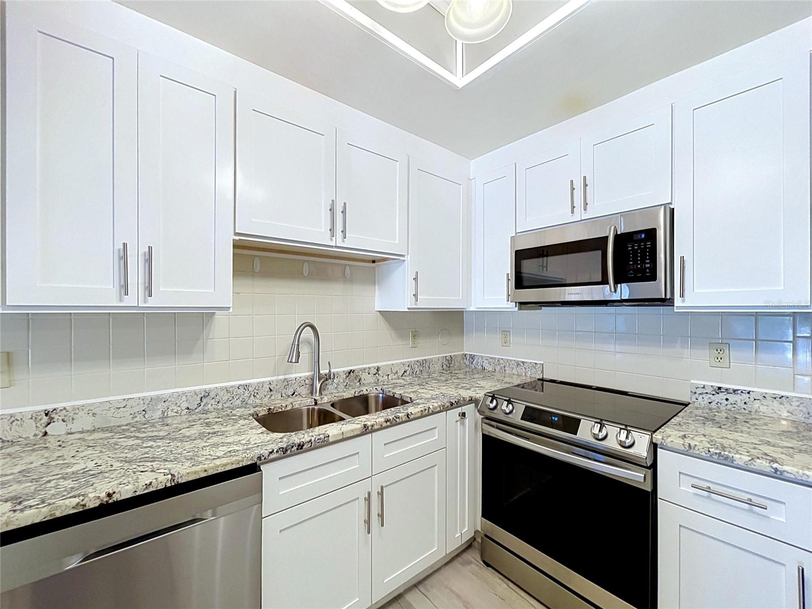 8350 SAVANNAH TRACE CIRCLE, #102, Tampa, FL 33615