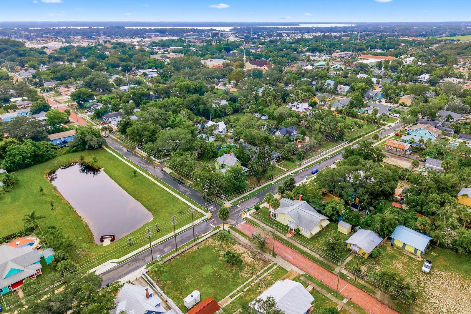 226 N GROSSE AVENUE, Tarpon Springs, FL 34689