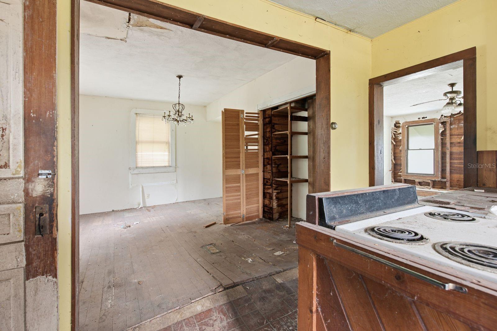 226 N GROSSE AVENUE, Tarpon Springs, FL 34689