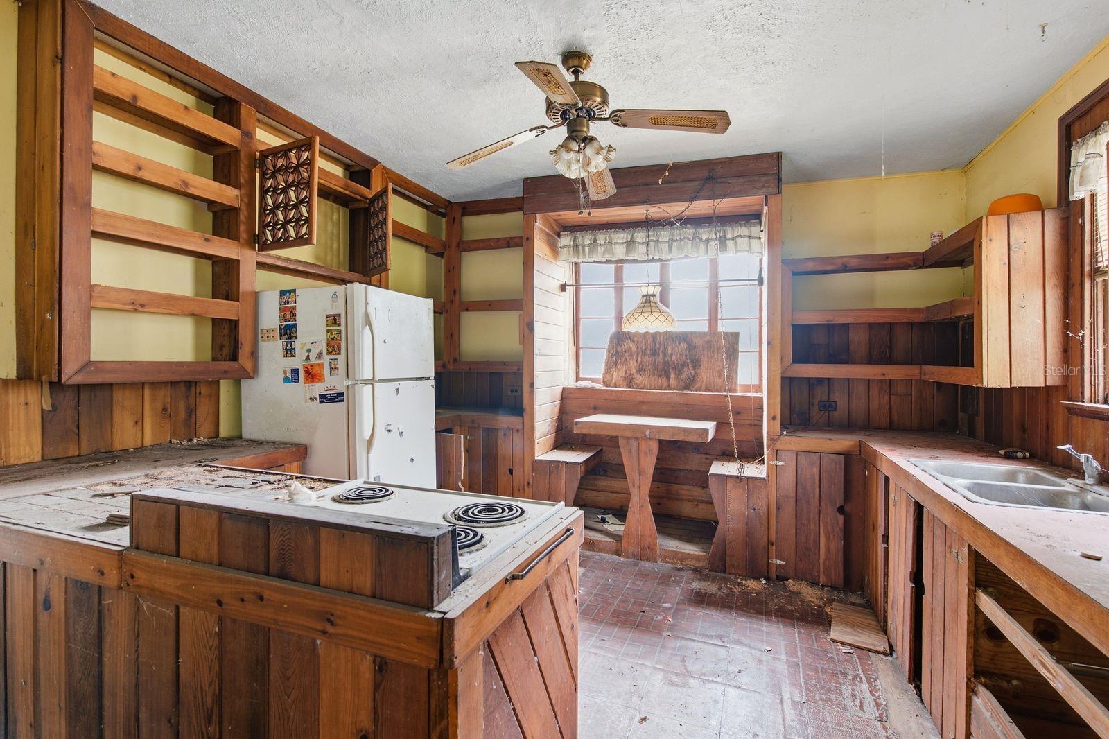 226 N GROSSE AVENUE, Tarpon Springs, FL 34689 226 N GROSSE AVENUE, Tarpon Springs, FL 34689