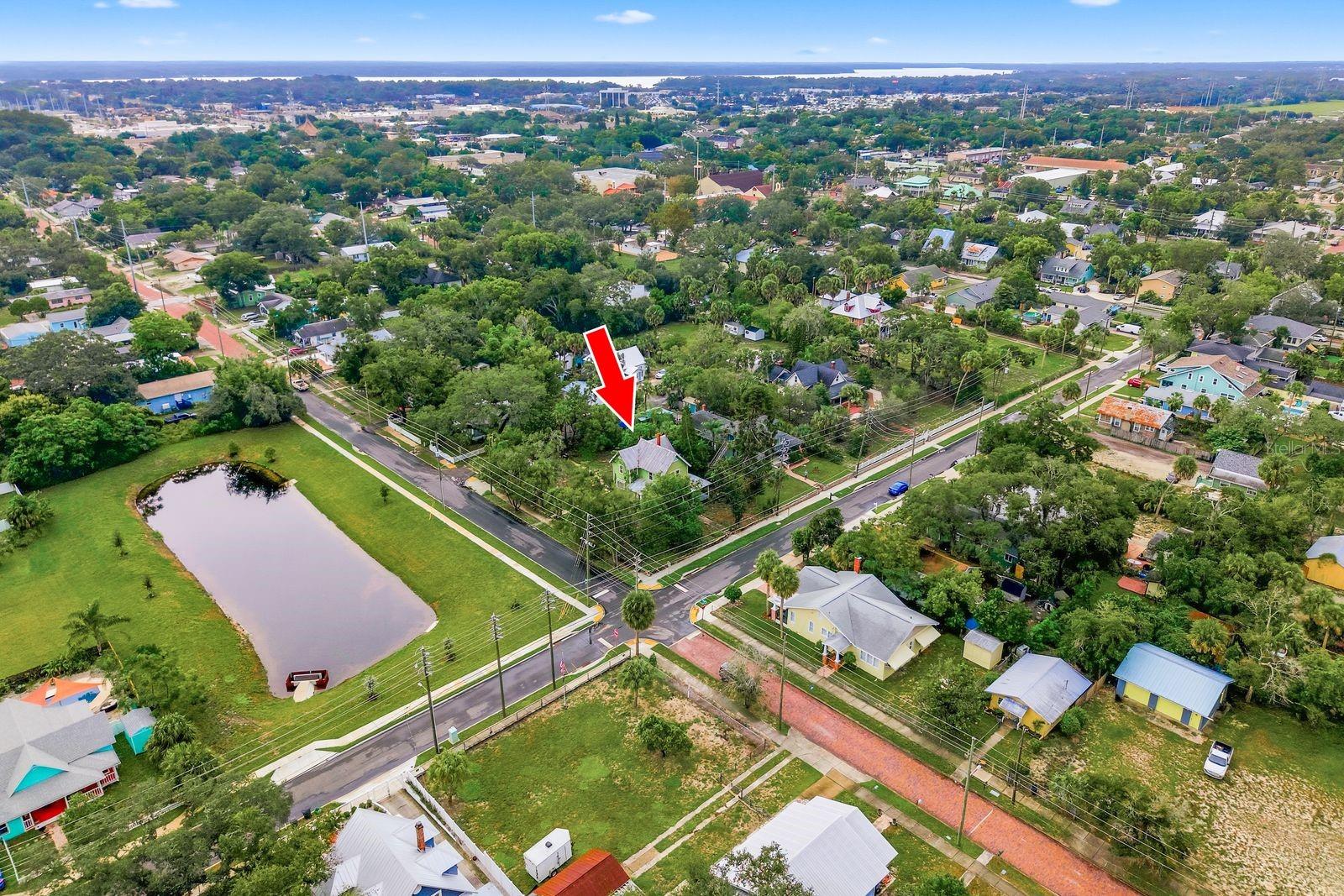 226 N GROSSE AVENUE, Tarpon Springs, FL 34689