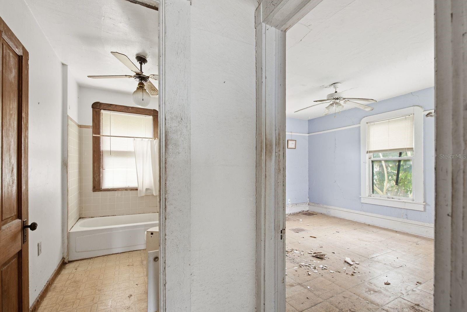 226 N GROSSE AVENUE, Tarpon Springs, FL 34689