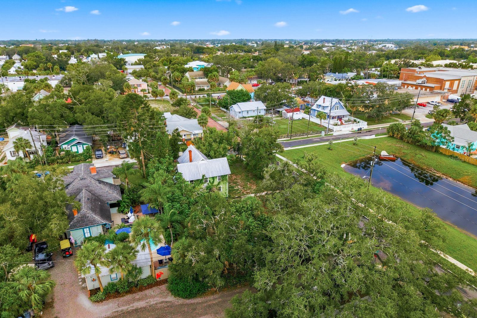 226 N GROSSE AVENUE, Tarpon Springs, FL 34689