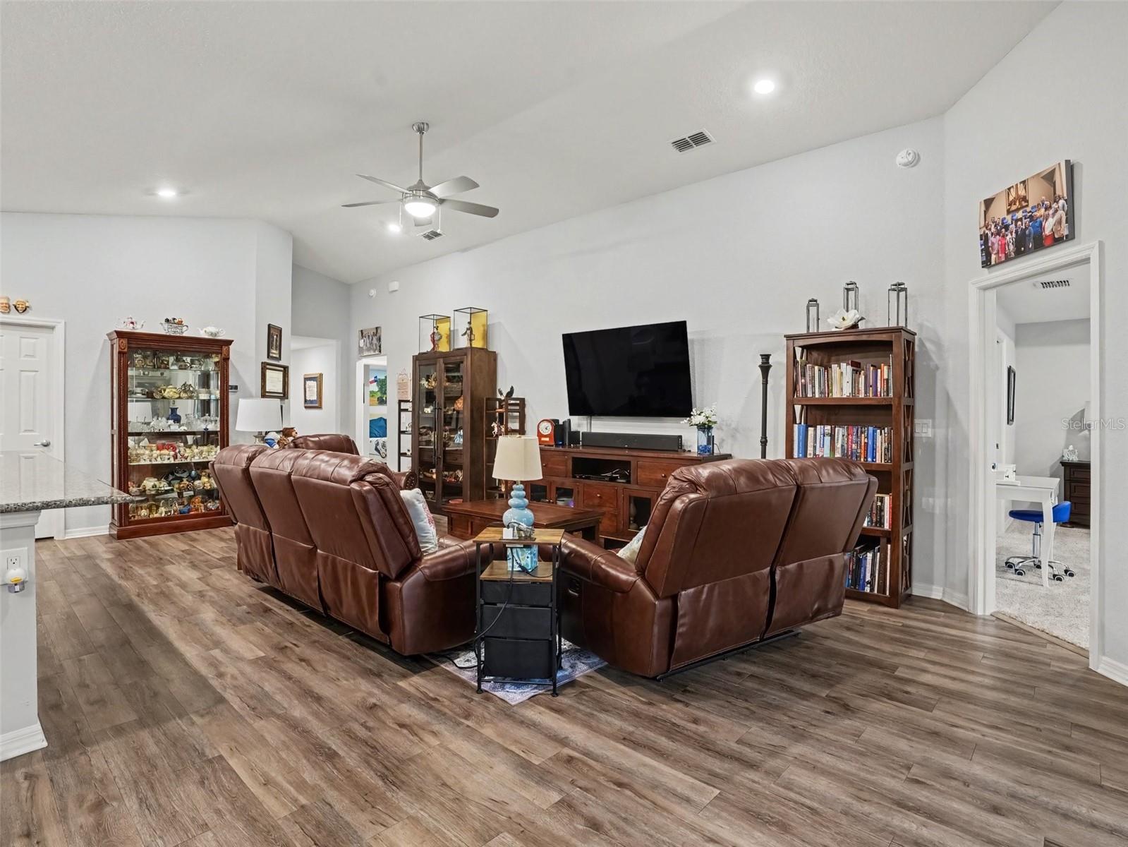 1984 HARVEST LANDING CIRCLE, Lakeland, FL 33810