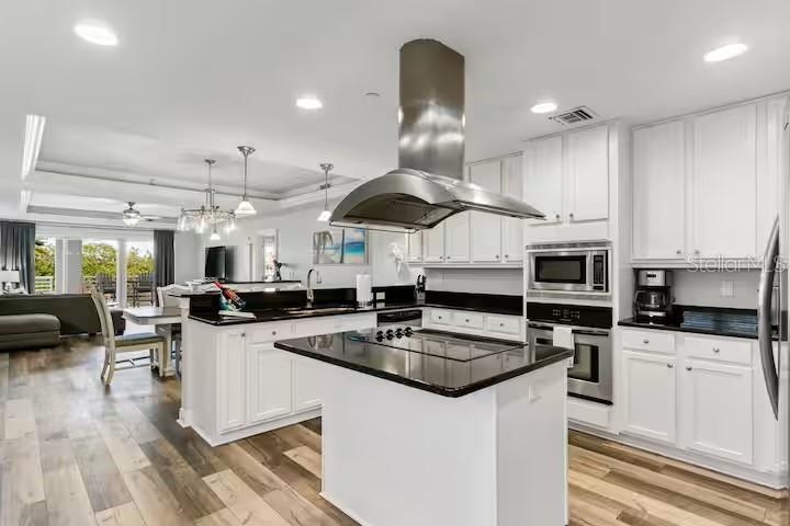 Gorgeous kitchen and very open Gorgeous kitchen and very open