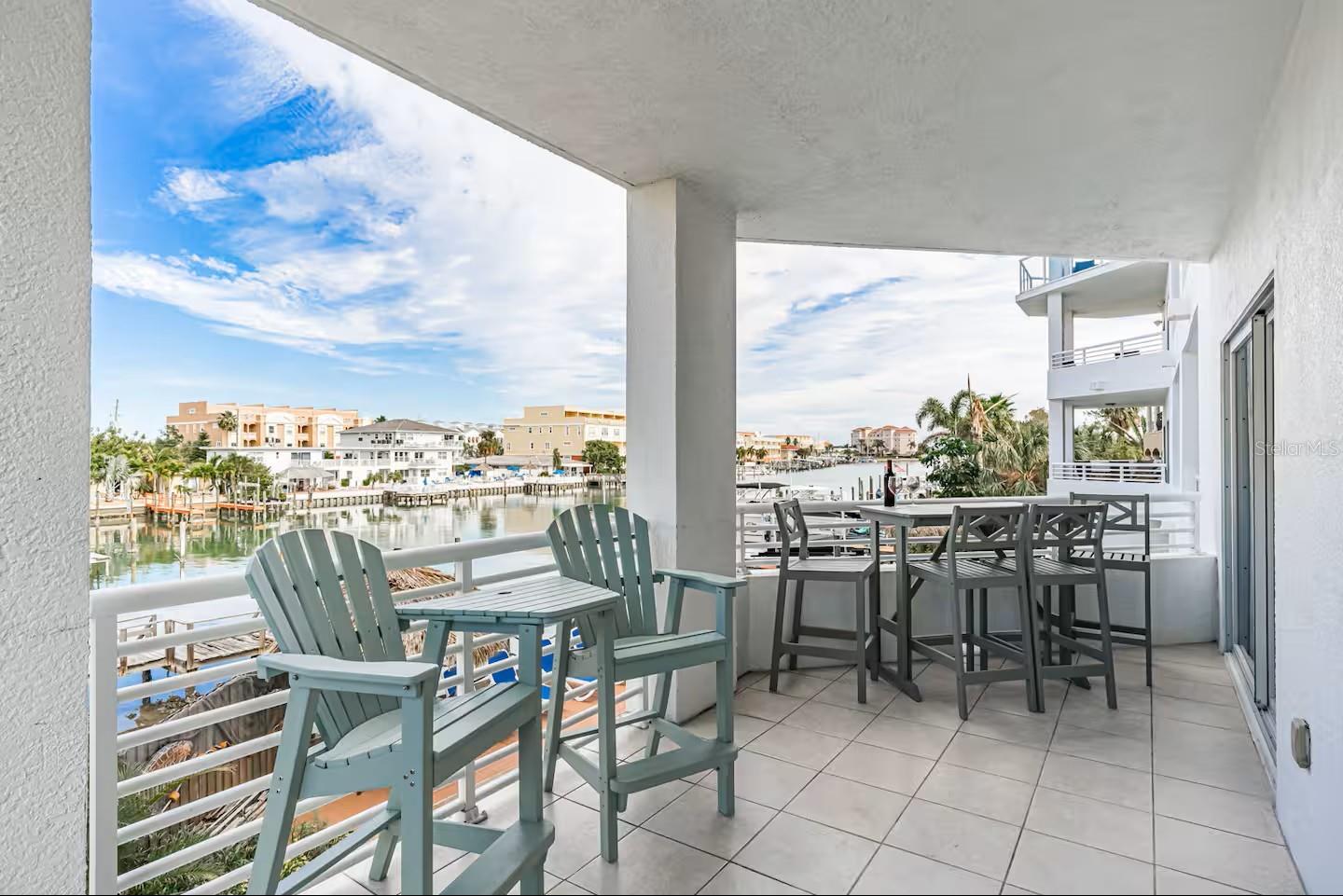 Beautiful covered balcony with amazing views Beautiful covered balcony with amazing views